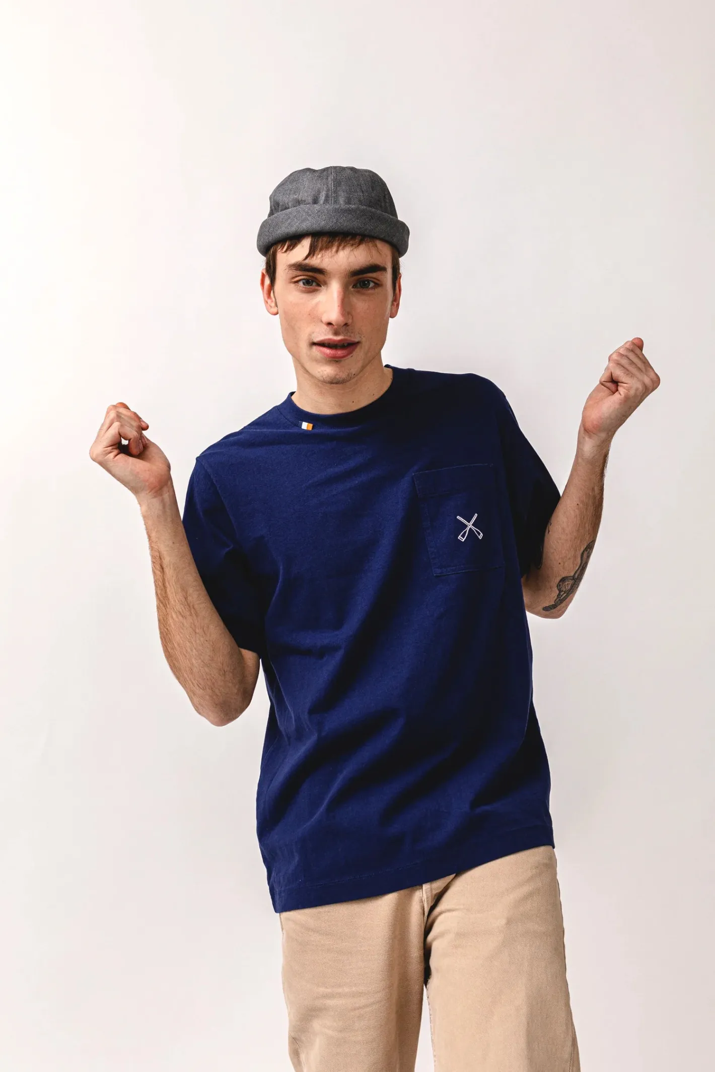 bonnet_docker_miki_de_chez_bton_cir_en_coton_gris_bton_2.webp hollington Accessoires*bonnet docker miki de chez Béton Ciré en coton gris béton