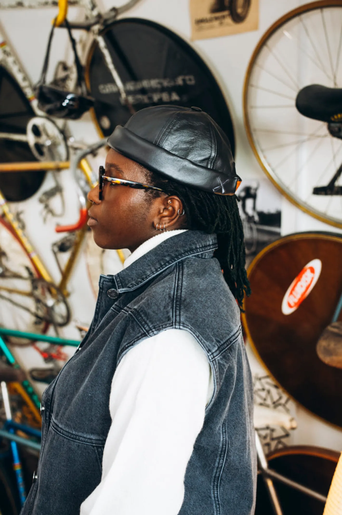 hollington Accessoires*bonnet docker miki de chez Béton Ciré en cuir noir